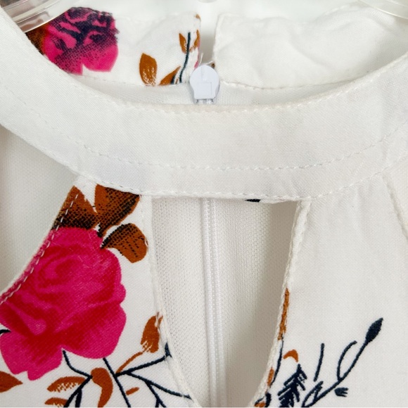 Lovely Floral Sundress White with Red Roses Cutout Neckline Tie Back Flowers Zip - Picture 12 of 13